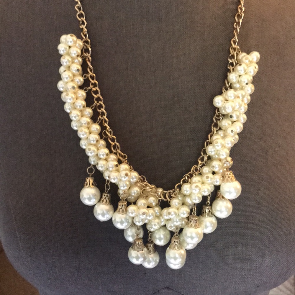 Francesca's Pearl Statement Necklace - Picture 7 of 7